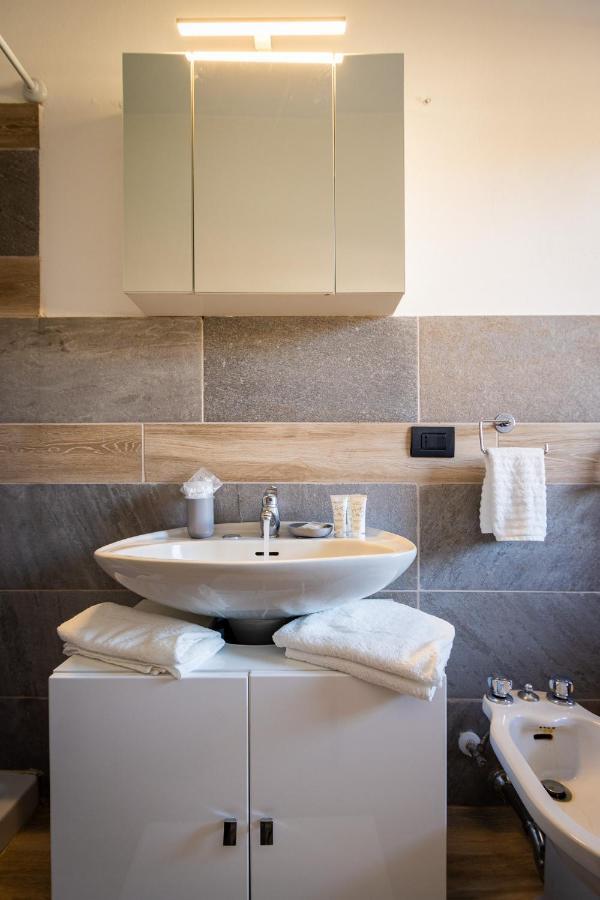Blue Wave Apartment Arona - Lago Maggiore Extérieur photo